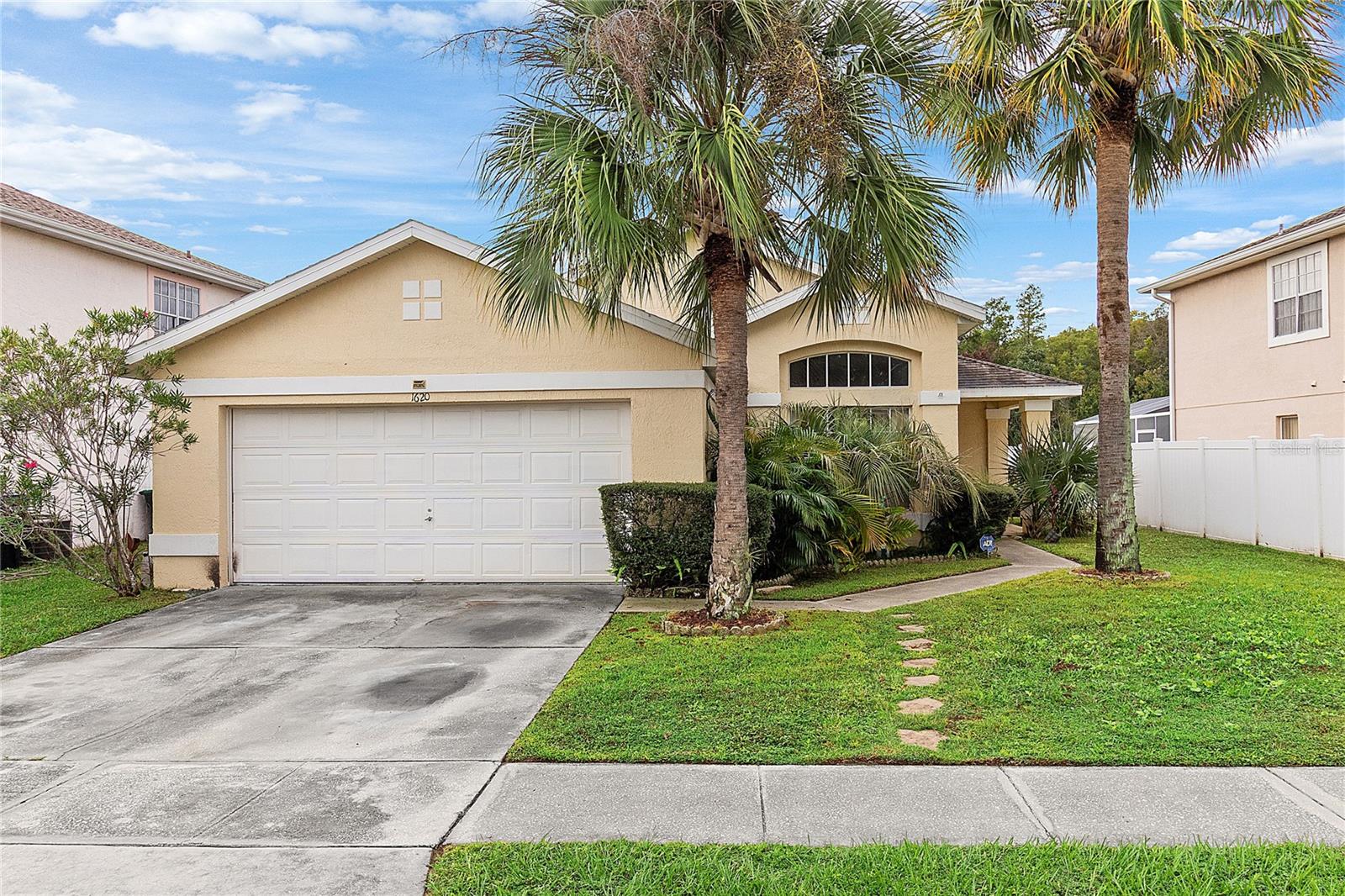 Listing photo 1 for 1620 Brook Hollow Dr