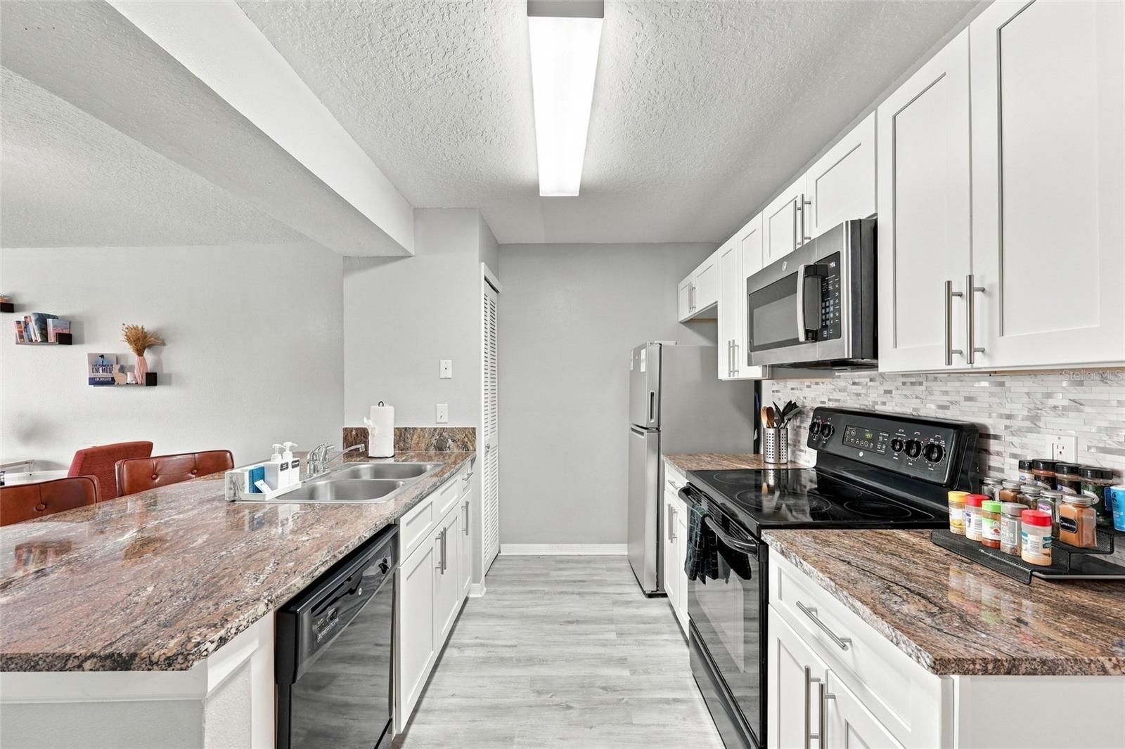 Listing photo 3 for 8711 Rockingham Ter #a