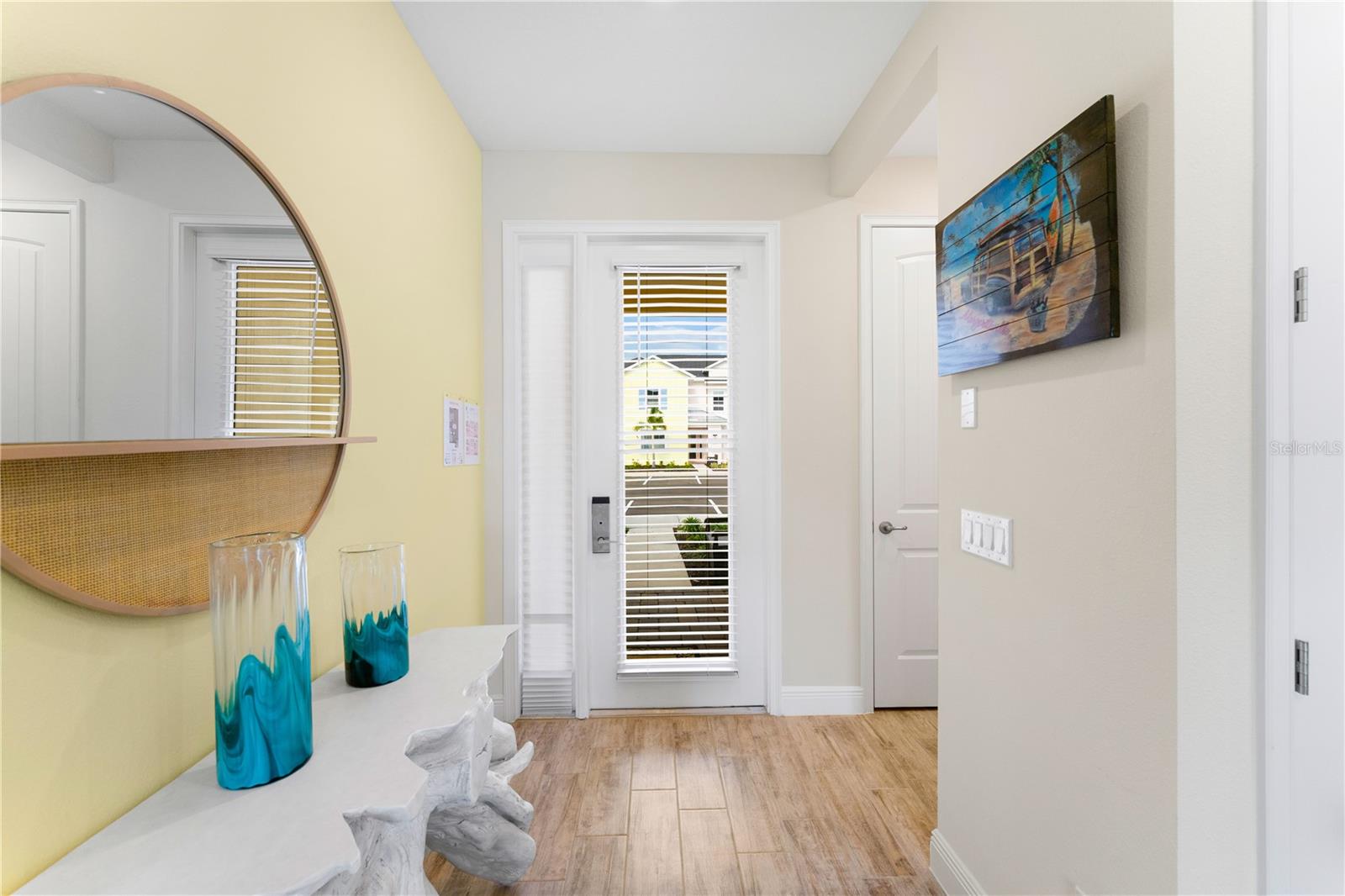 Listing photo 3 for 2939 Castaway Ln