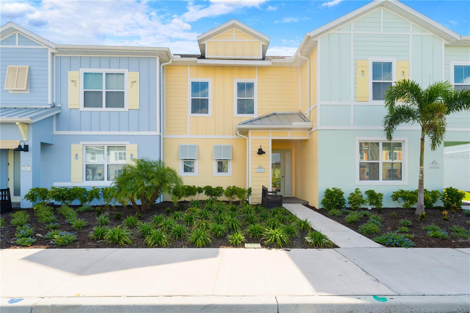 Listing photo 1 for 2939 Castaway Ln