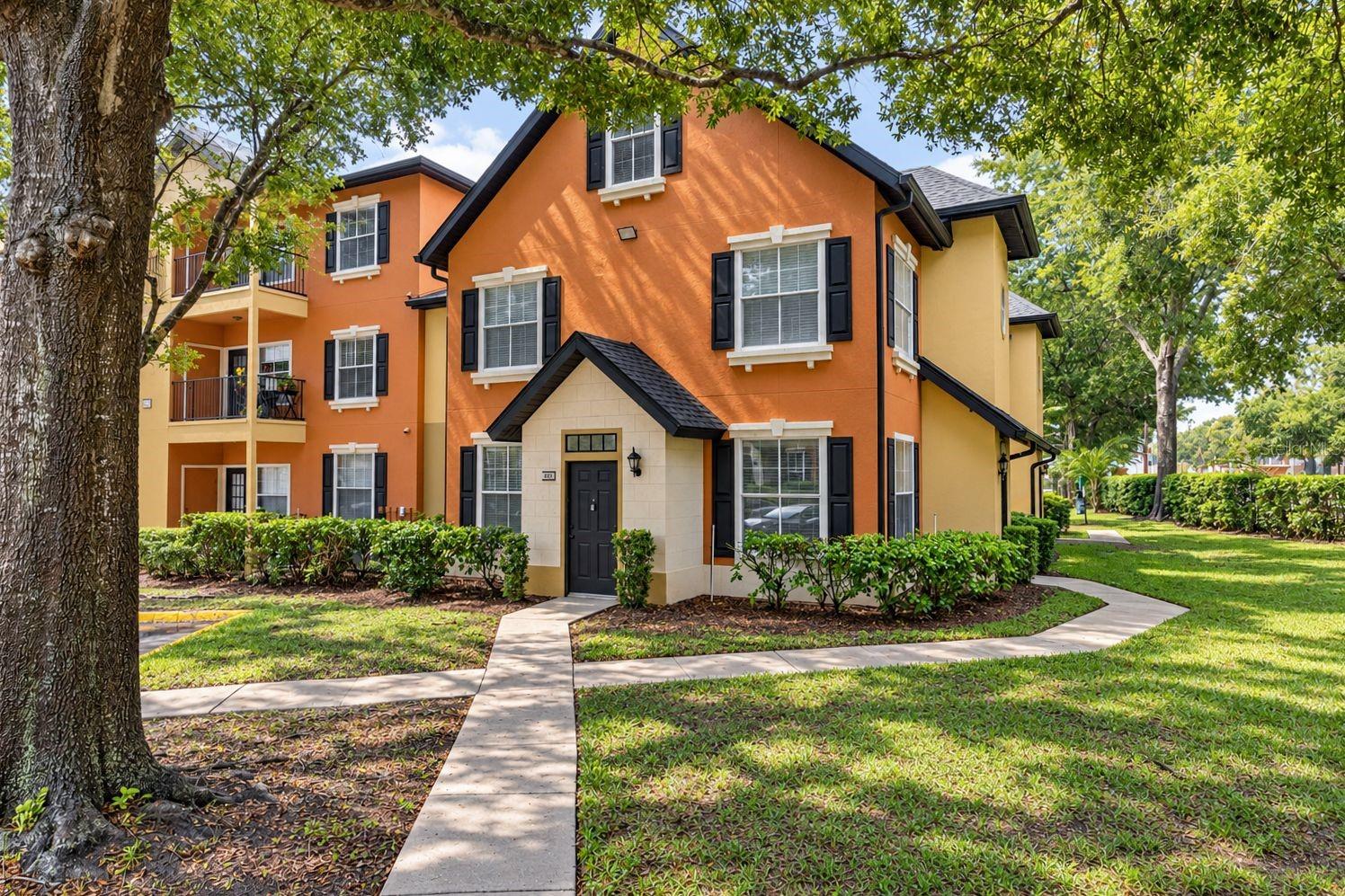 Listing photo 1 for 6025 Westgate Dr #2518