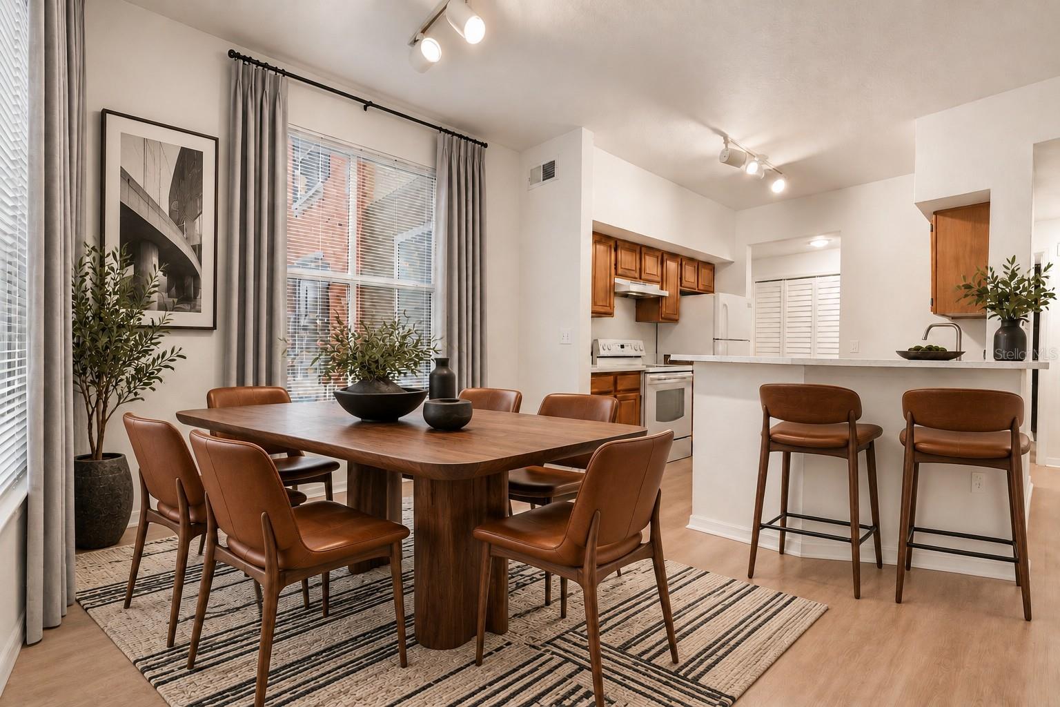 Listing photo 3 for 6025 Westgate Dr #2518
