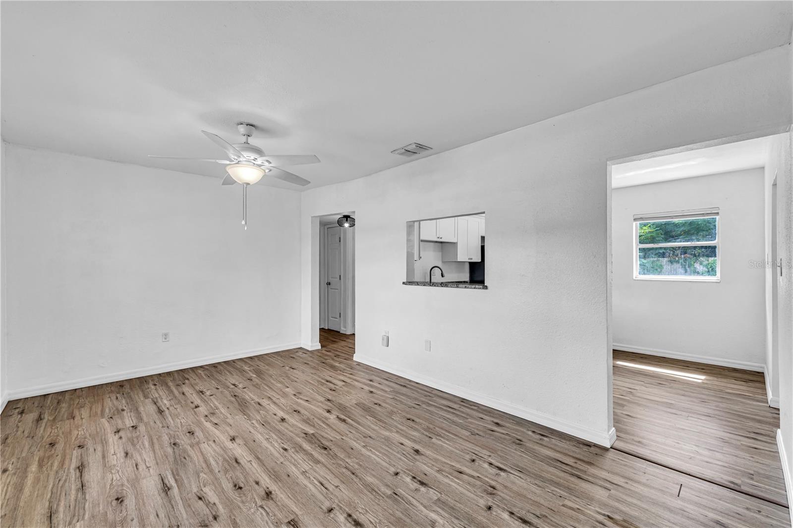 Listing photo 3 for 218 6th Jpv St