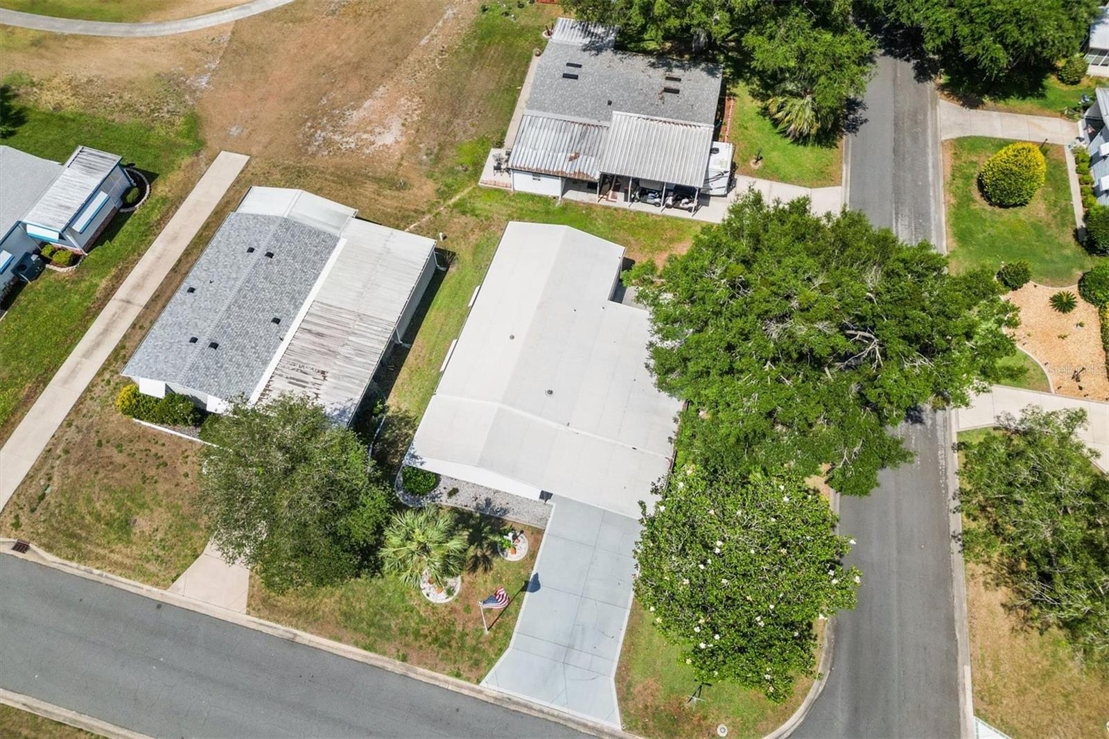 Listing photo 3 for 1228 Palmetto Dr