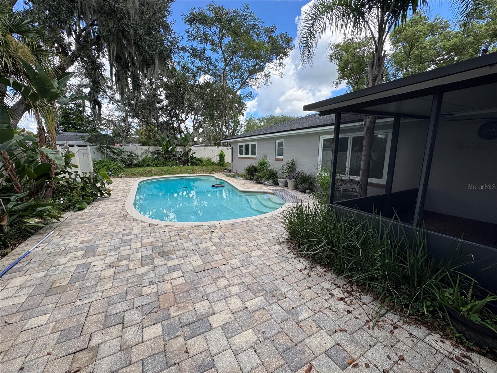 Listing photo 2 for 1903 Collier Dr