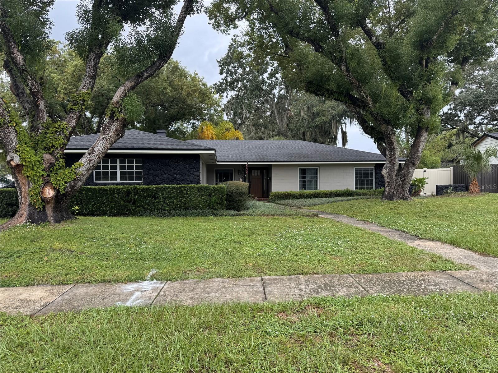 Listing photo 1 for 1903 Collier Dr