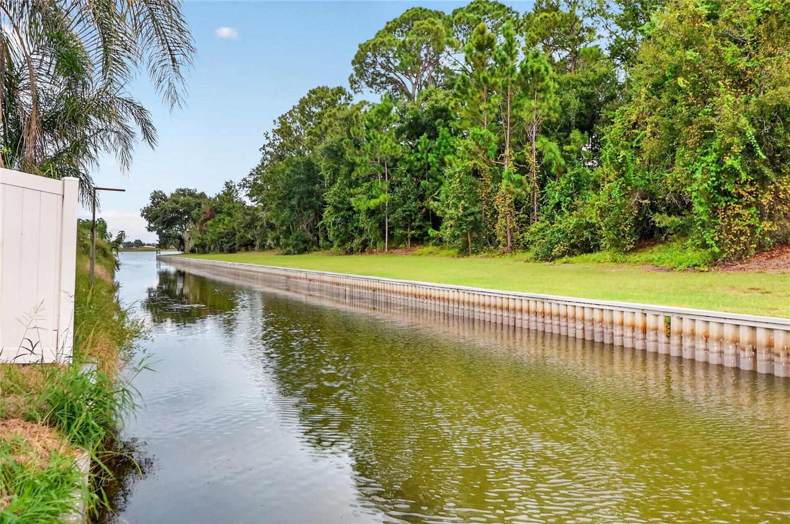 Listing photo 3 for 1097 Carefree Cove Dr