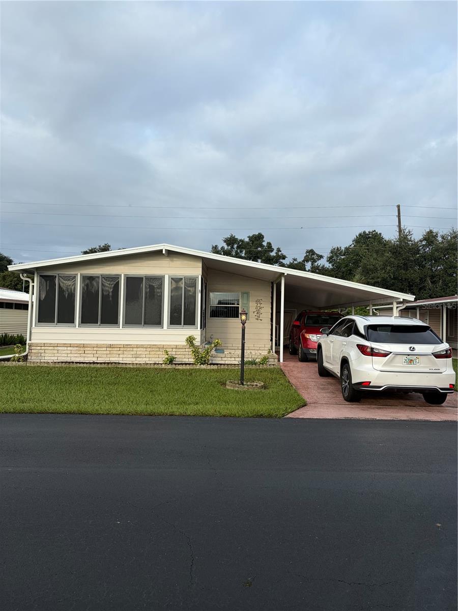 Listing photo 2 for 193 E Sweet Cir