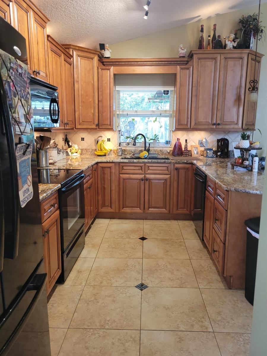 Listing photo 3 for 9103 Brad Ct