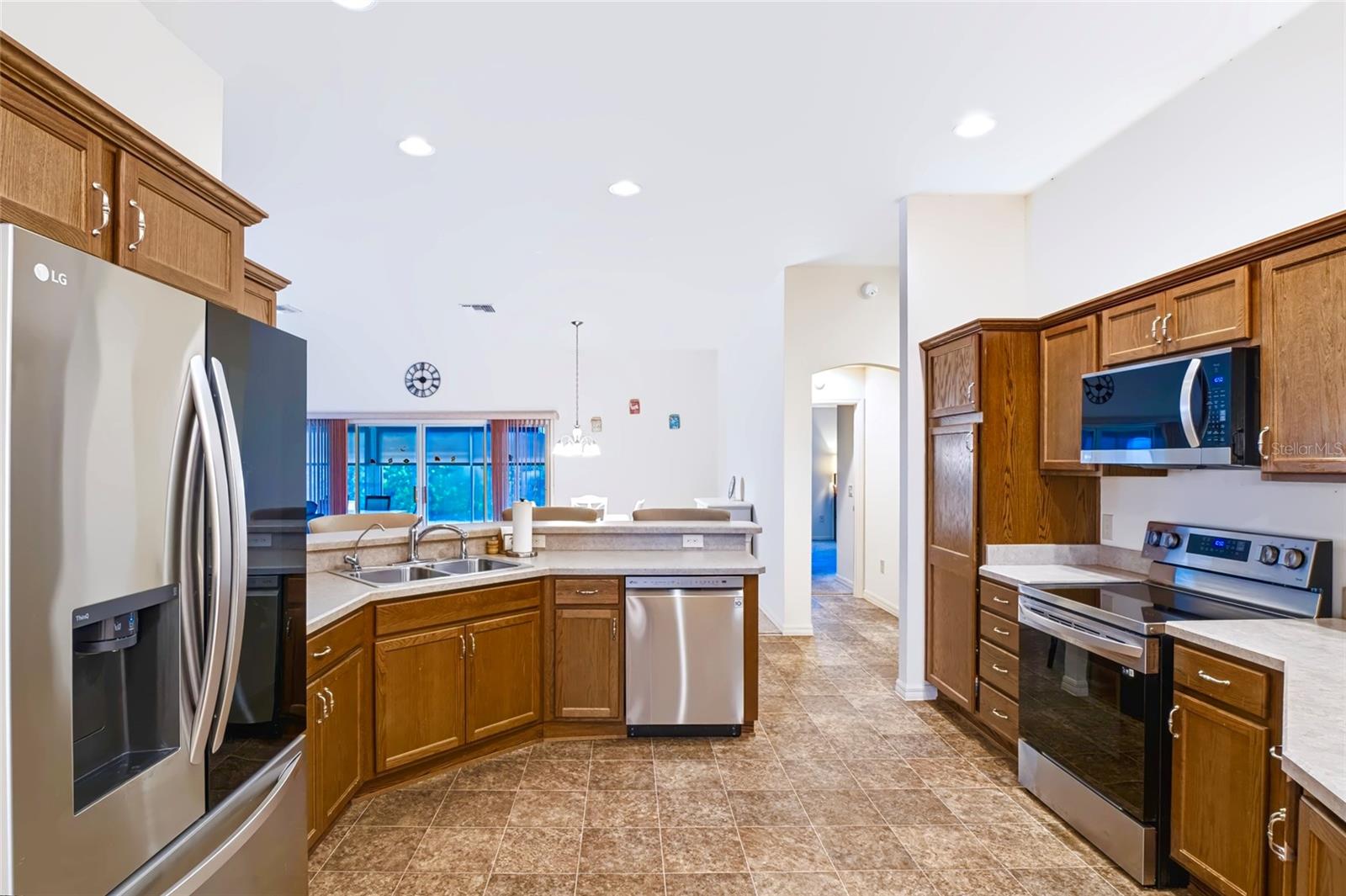 Listing photo 2 for 3161 Dressendorfer Dr