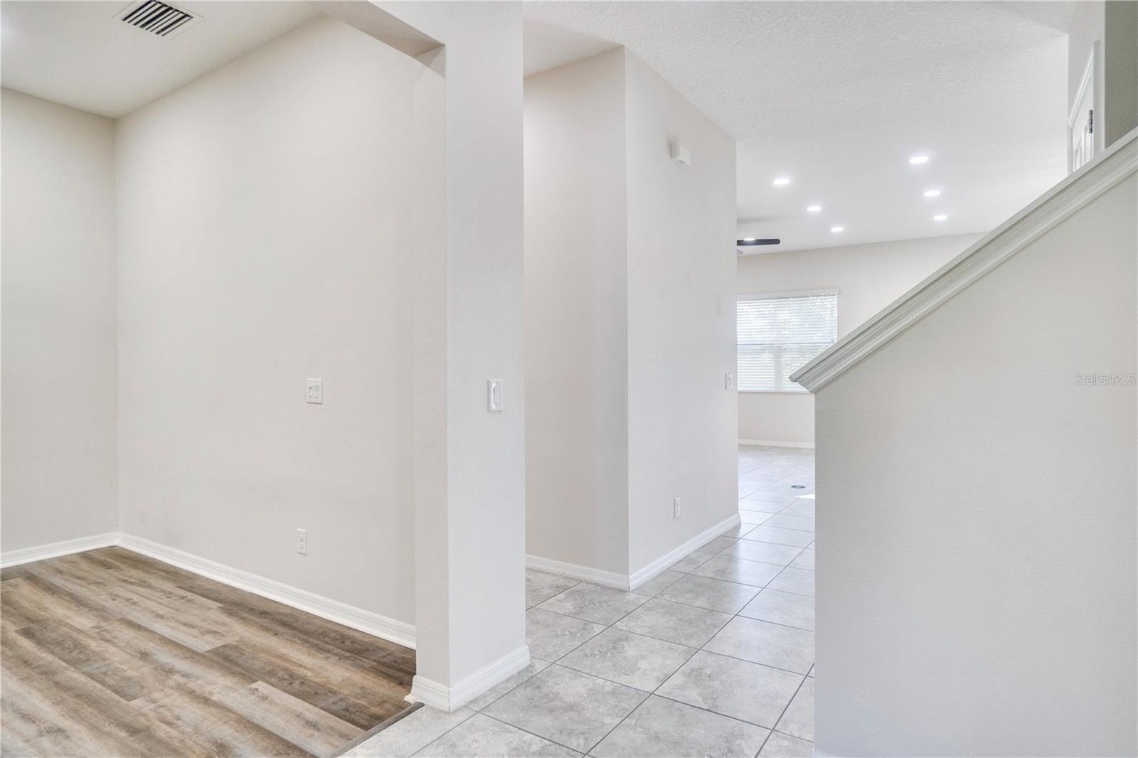 Listing photo 3 for 920 Grand Hilltop Dr