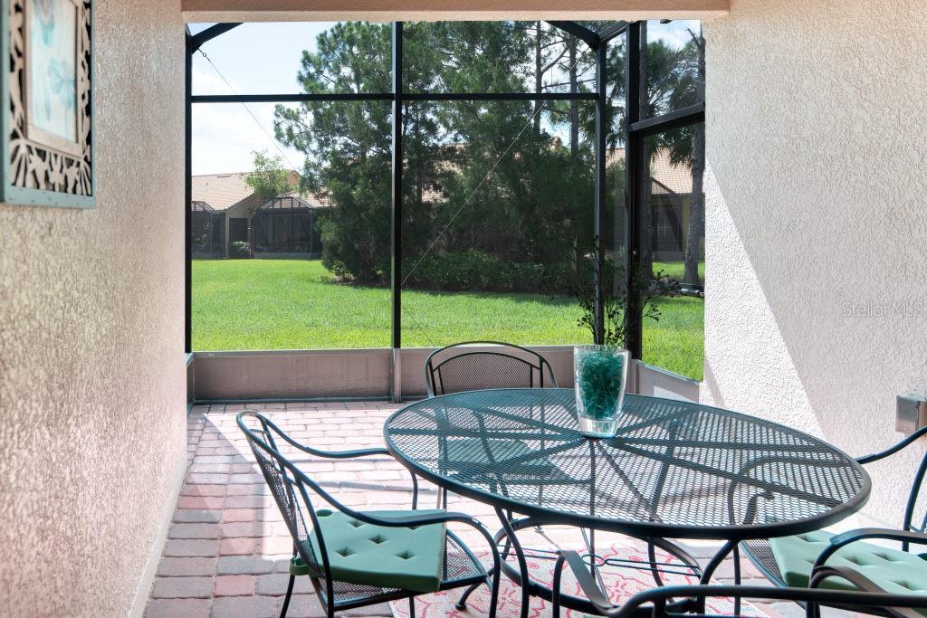 Listing photo 3 for 3432 Fallbrook Dr