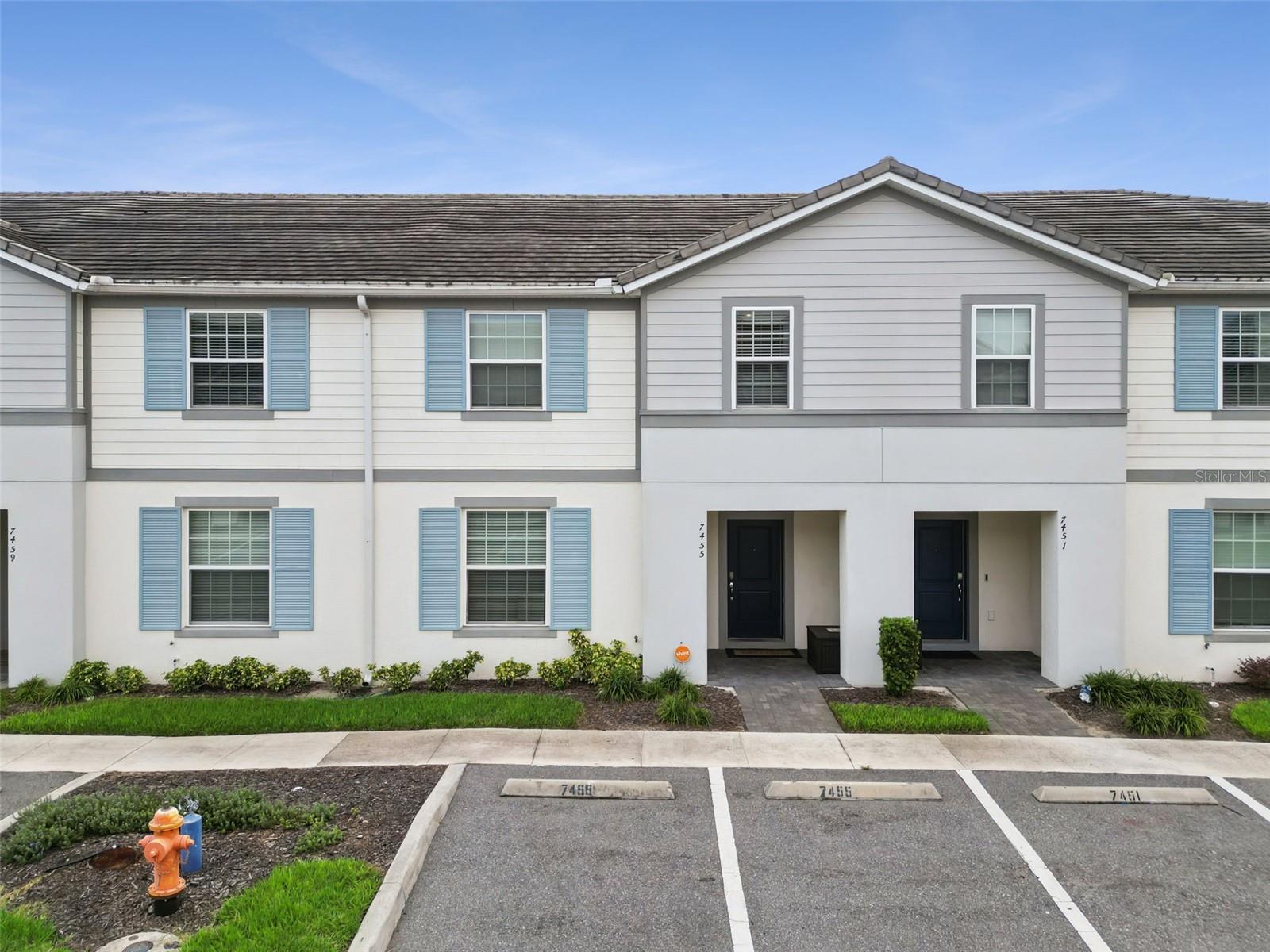 Listing photo 1 for 7455 Oakmoss Loop