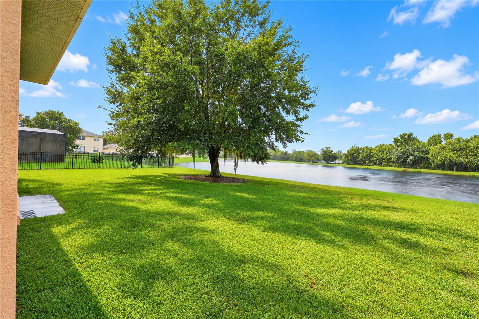 Listing photo 2 for 2838 Sweetspire Cir