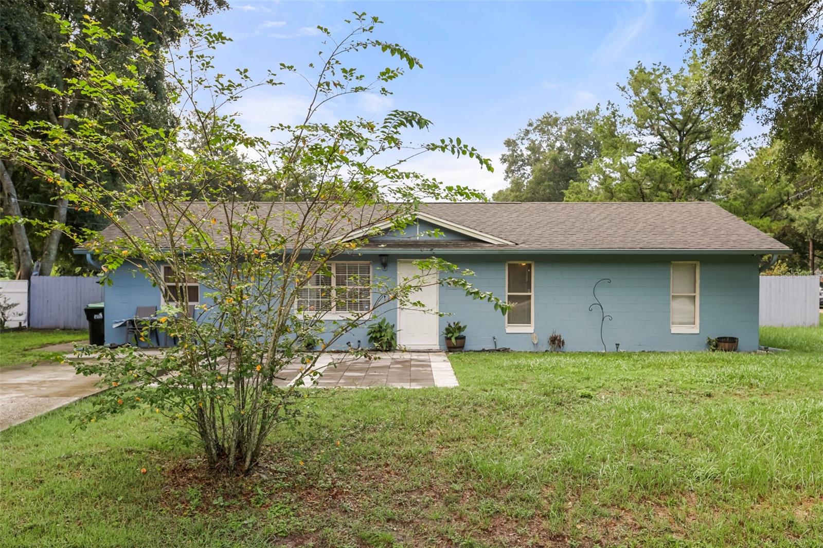 Listing photo 3 for 7008 Holly St