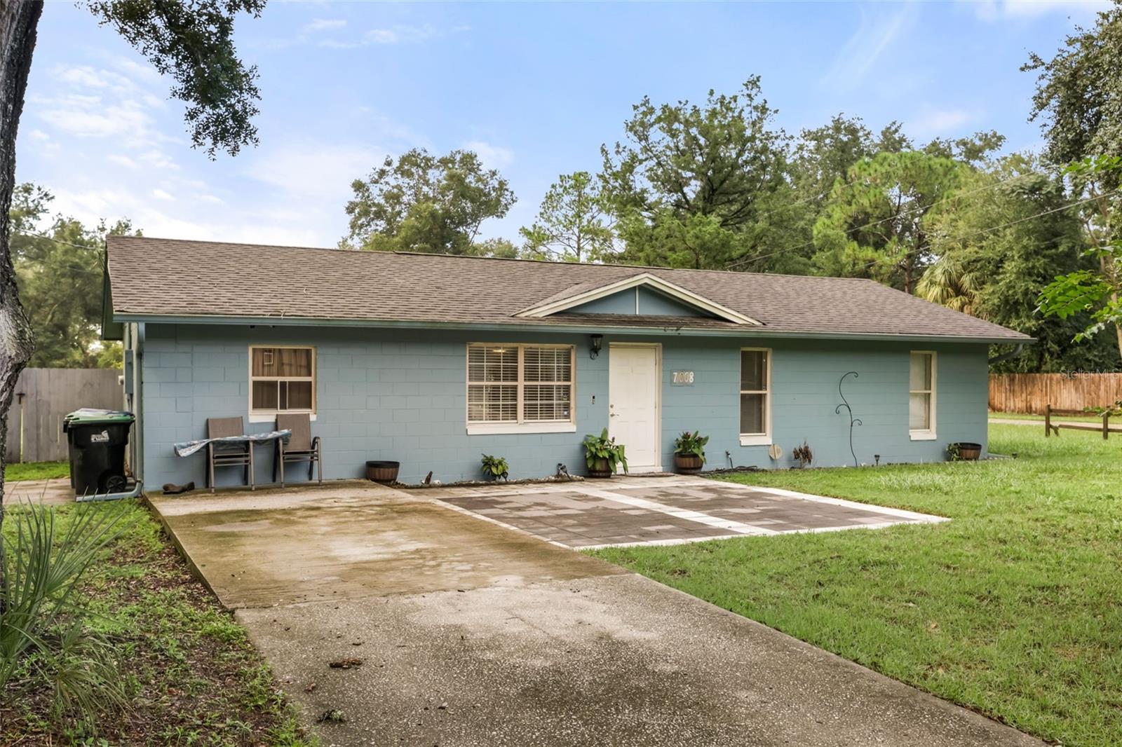 Listing photo 2 for 7008 Holly St