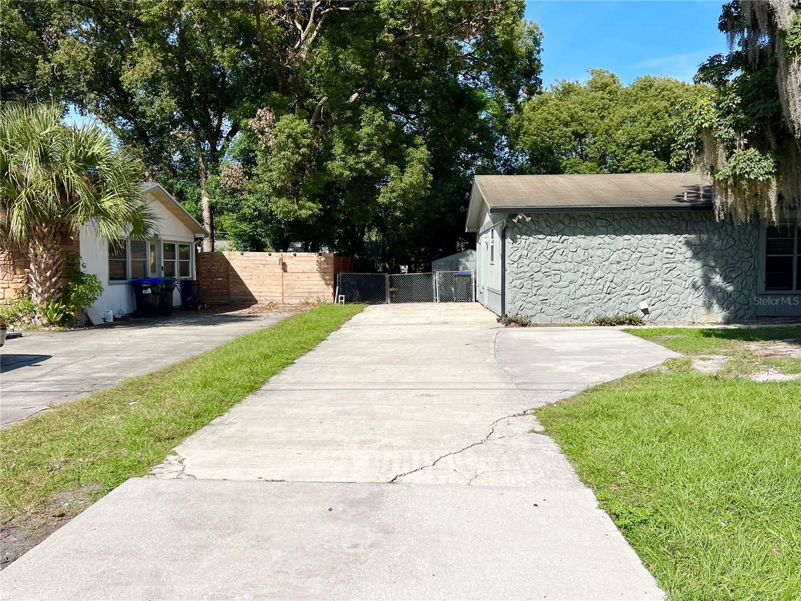 Listing photo 2 for 7925 Napoleon St