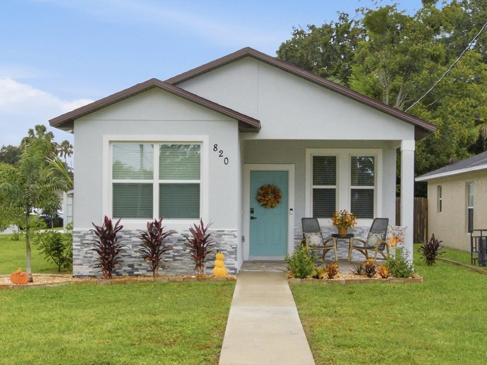 Listing photo 1 for 820 Pecan Ave