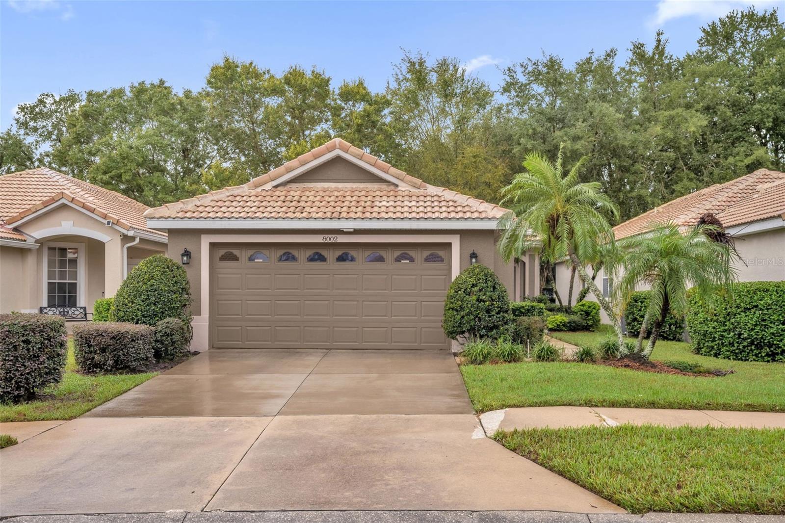 Listing photo 2 for 8002 Saint Andrews Way