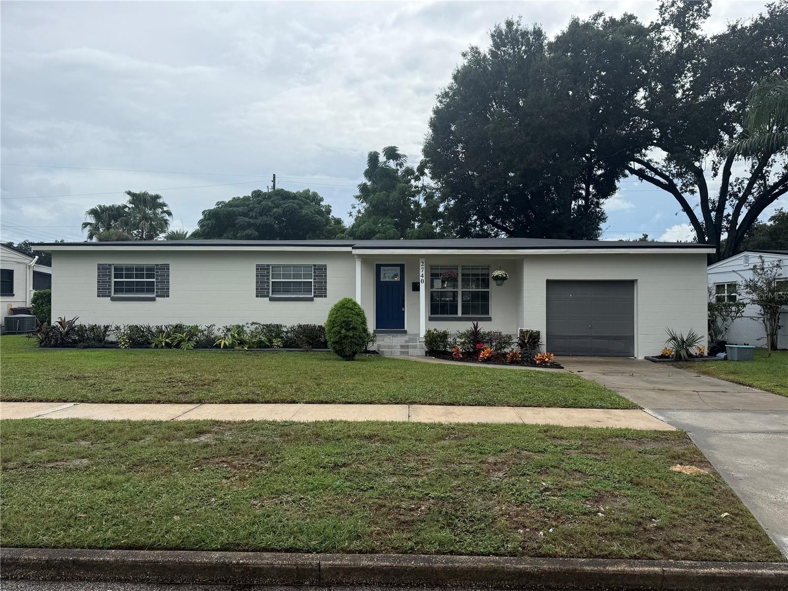 Listing photo 2 for 2740 Nancy St