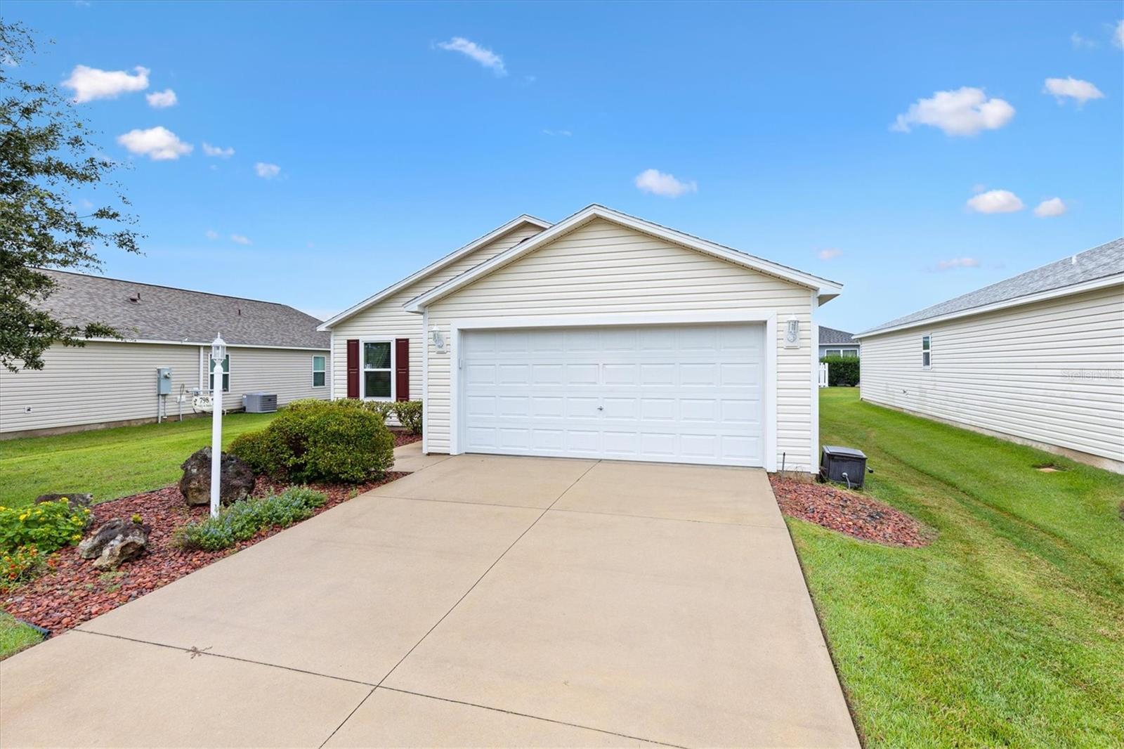 Listing photo 2 for 798 Millhorn Loop