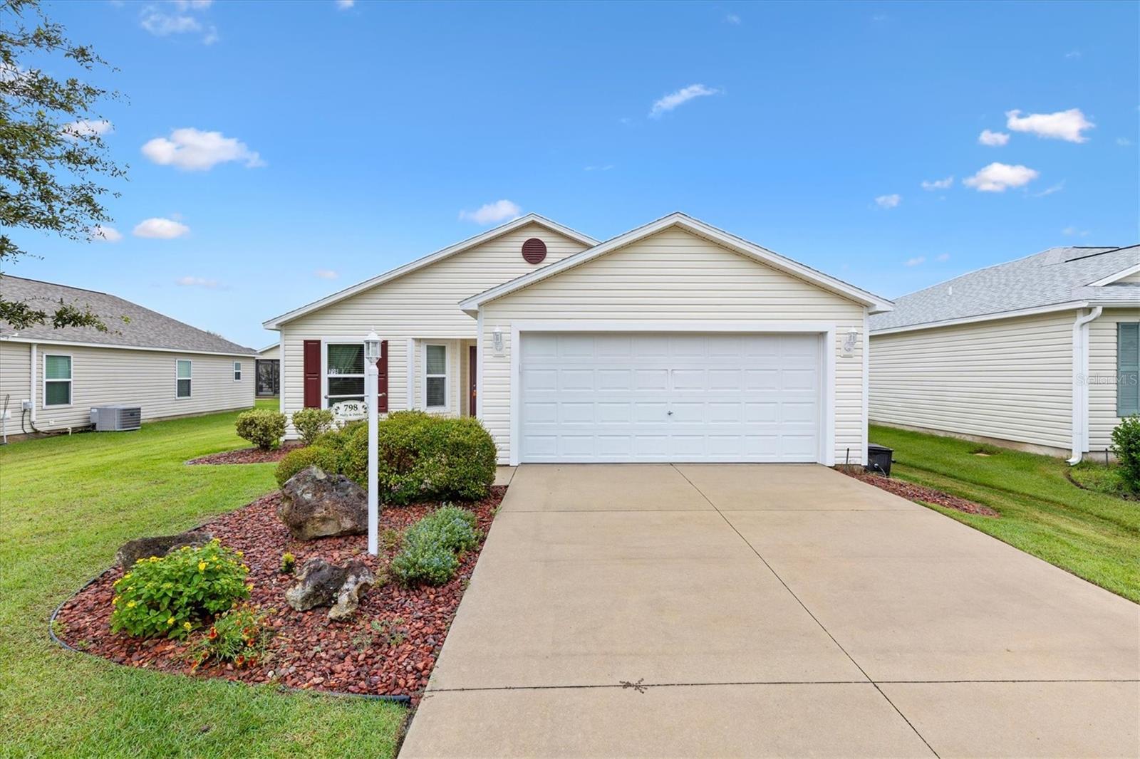 Listing photo 1 for 798 Millhorn Loop
