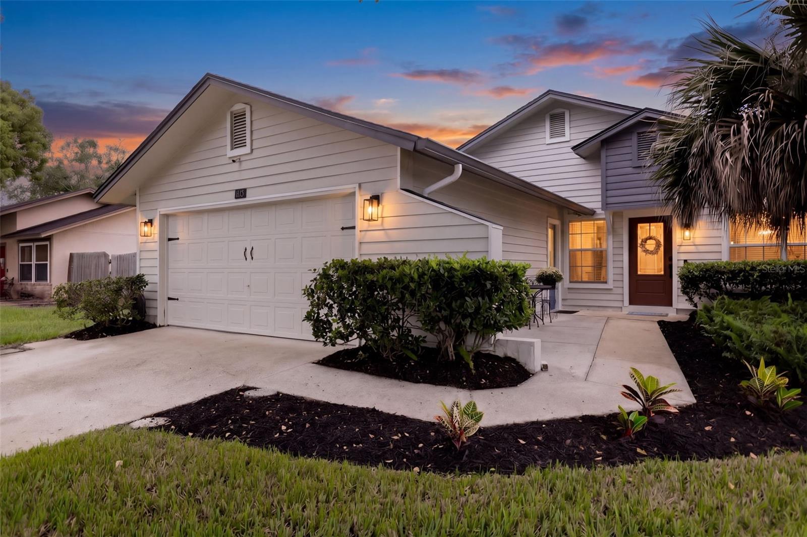 Listing photo 3 for 963 N Jerico Dr
