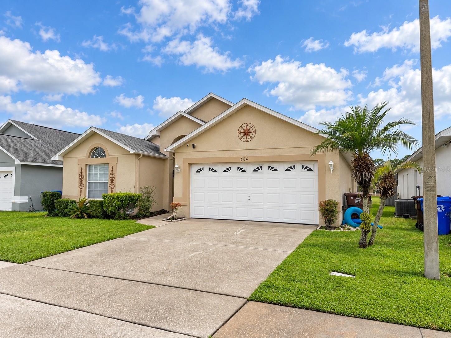 Listing photo 2 for 604 Eagle Pointe S