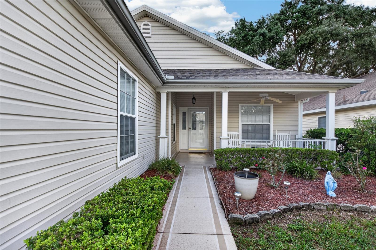 Listing photo 3 for 25005 Cranes Roost Cir