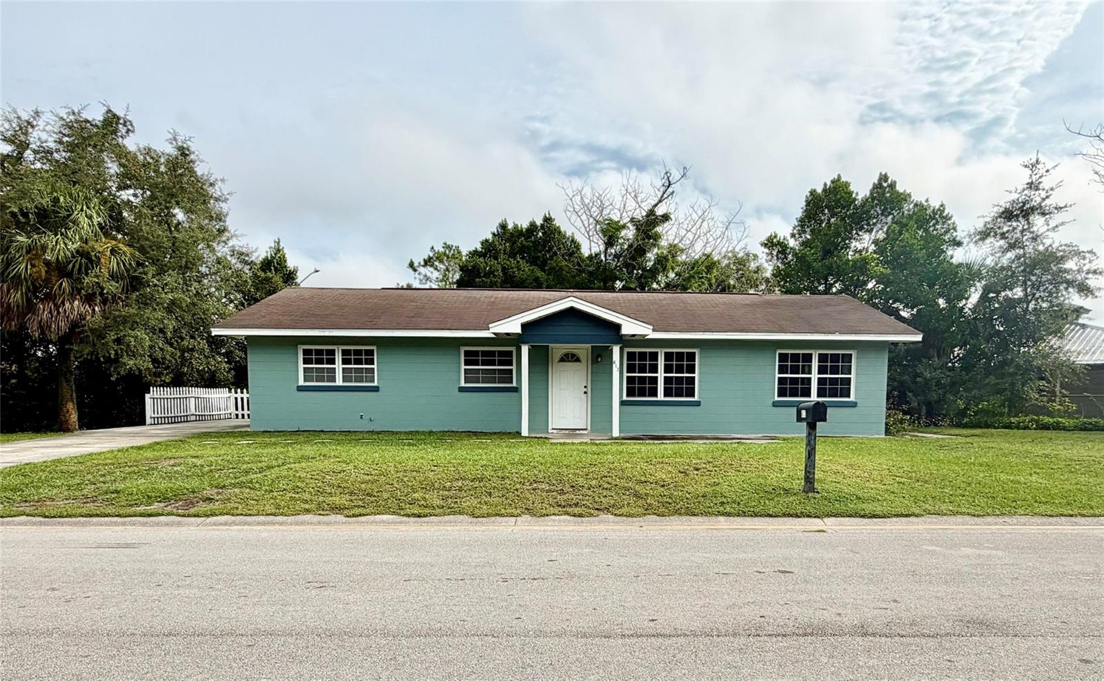 Listing photo for 613 Palm Ave