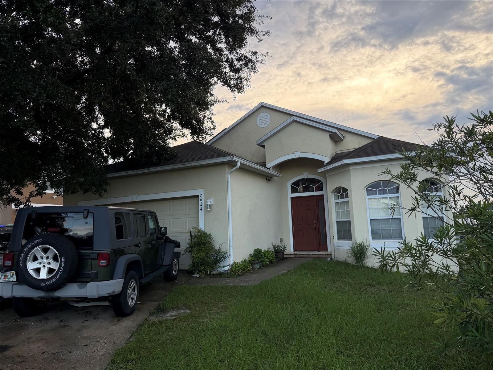 Listing photo 1 for 7624 Rex Hill Trl