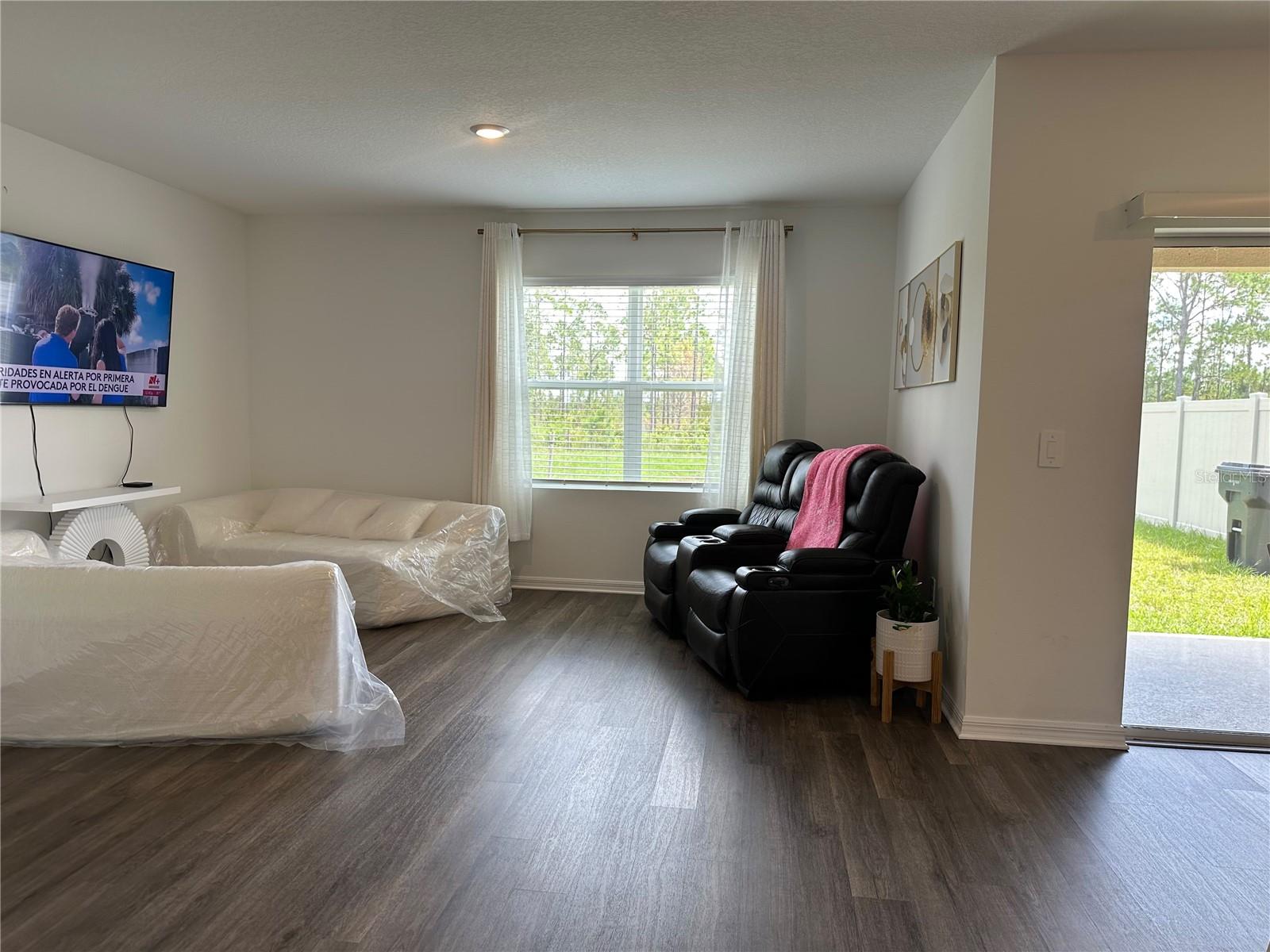 Listing photo 2 for 3074 Viceroy Ct