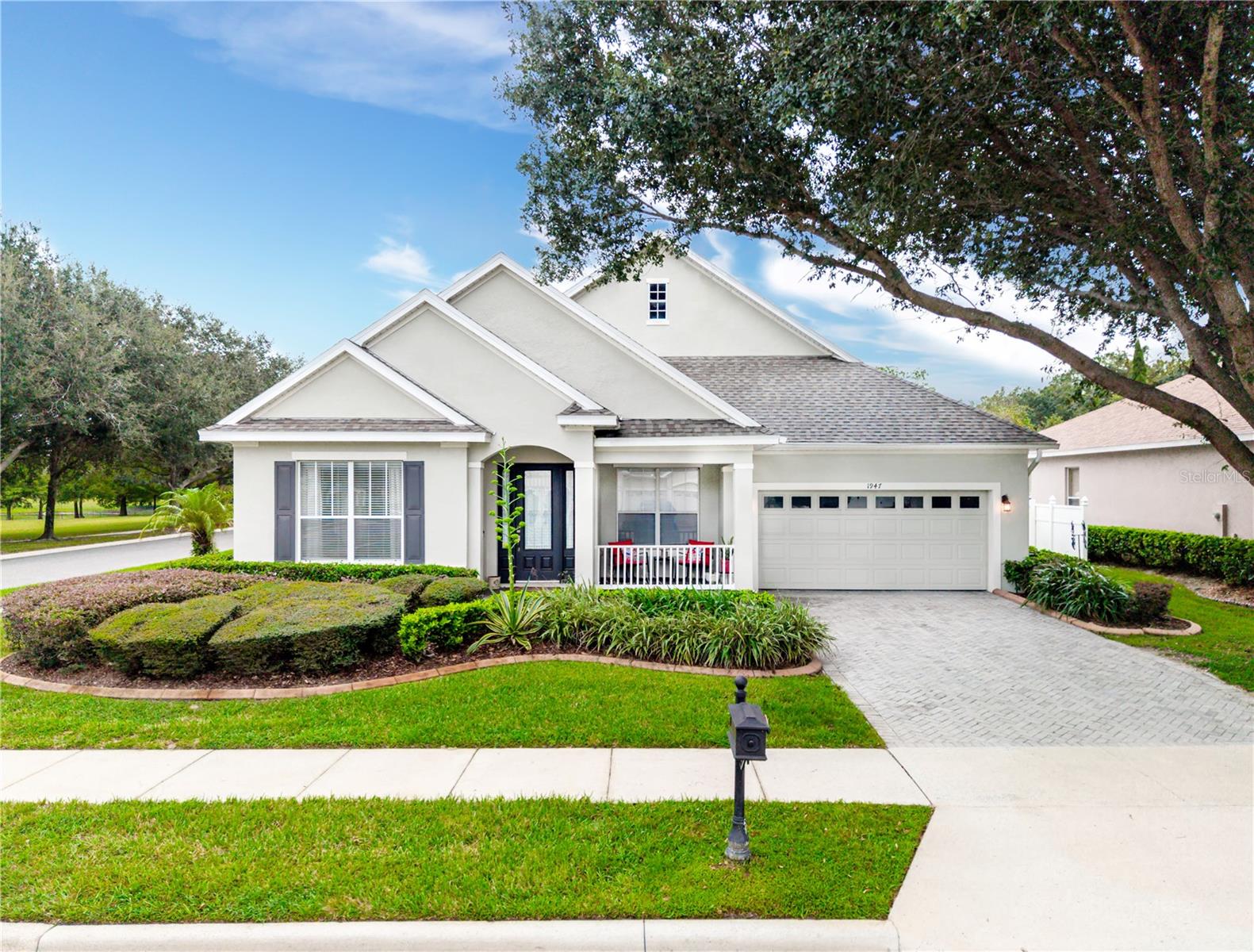 Listing photo 1 for 1947 Bay Clover Dr