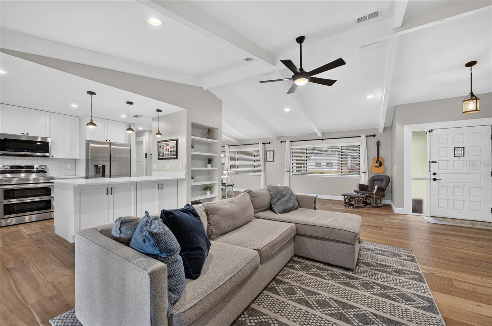 Listing photo 2 for 111 Tarpon Cir