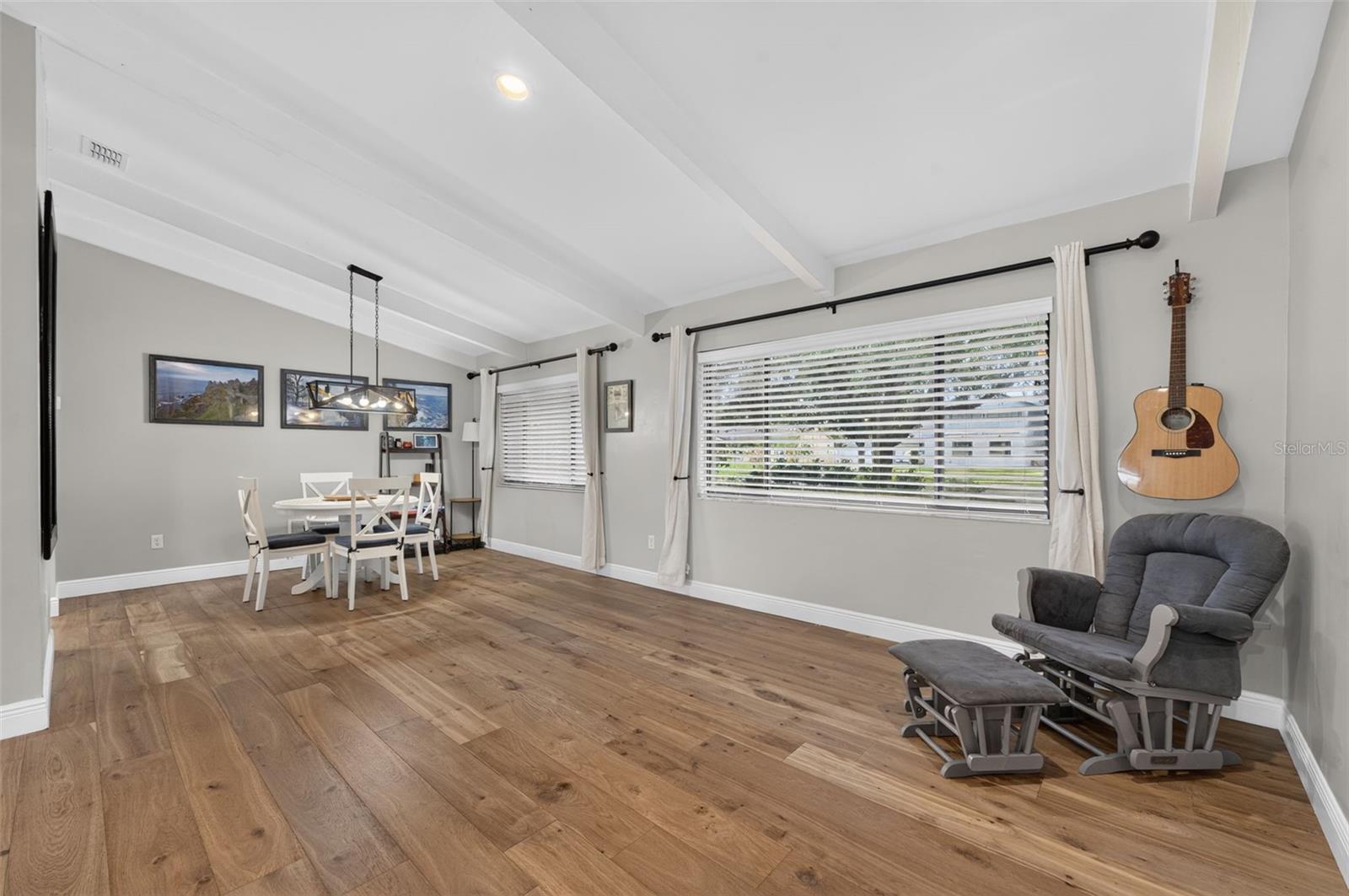 Listing photo 3 for 111 Tarpon Cir
