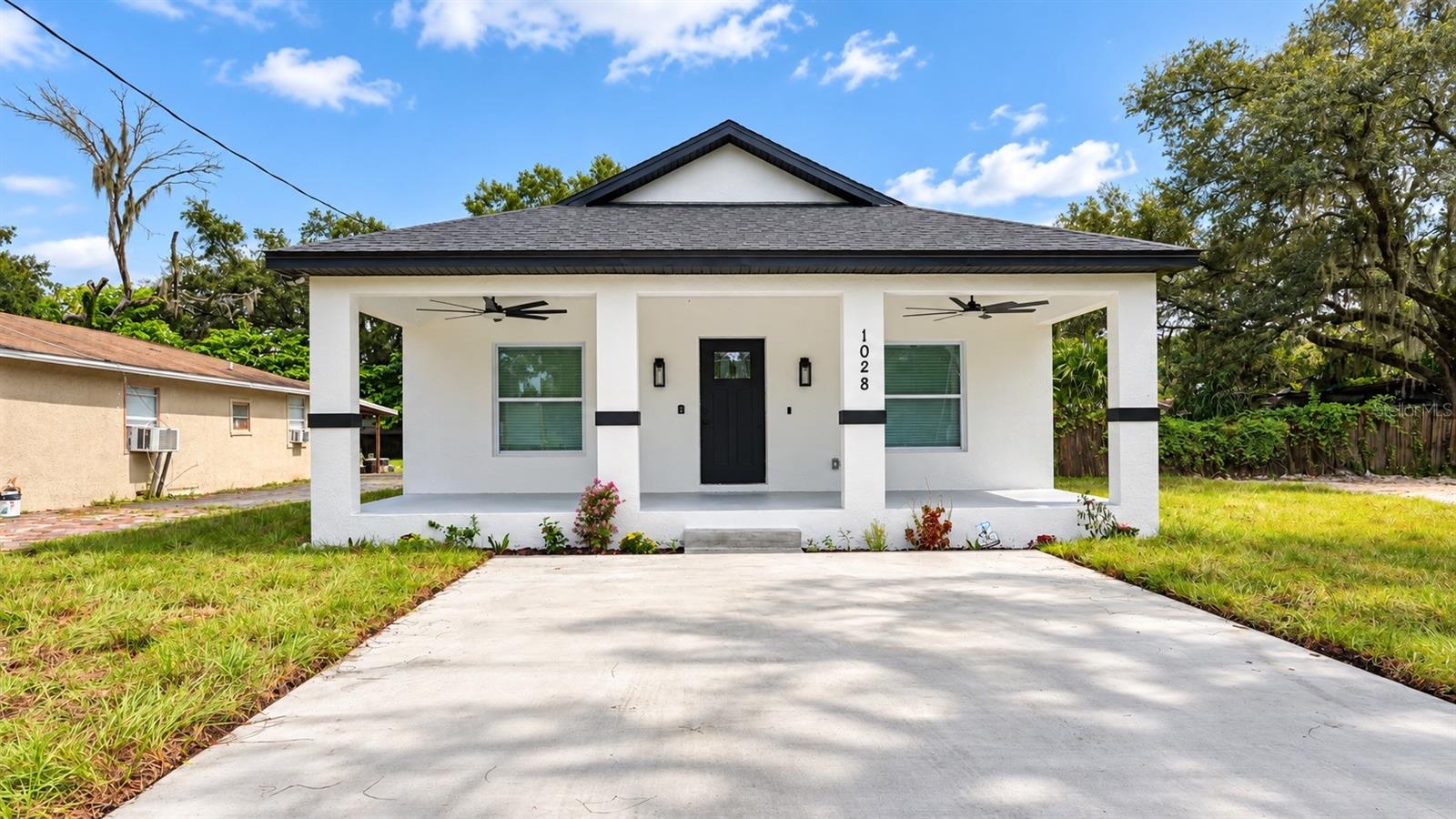 Listing photo 1 for 1028 S Terry Ave