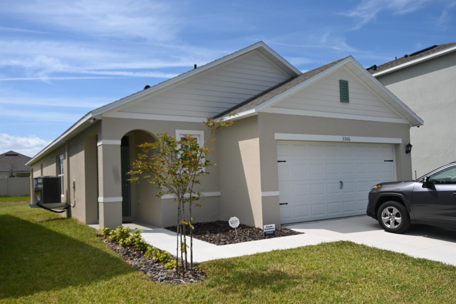 Listing photo 2 for 3306 Briarwood Grove Dr