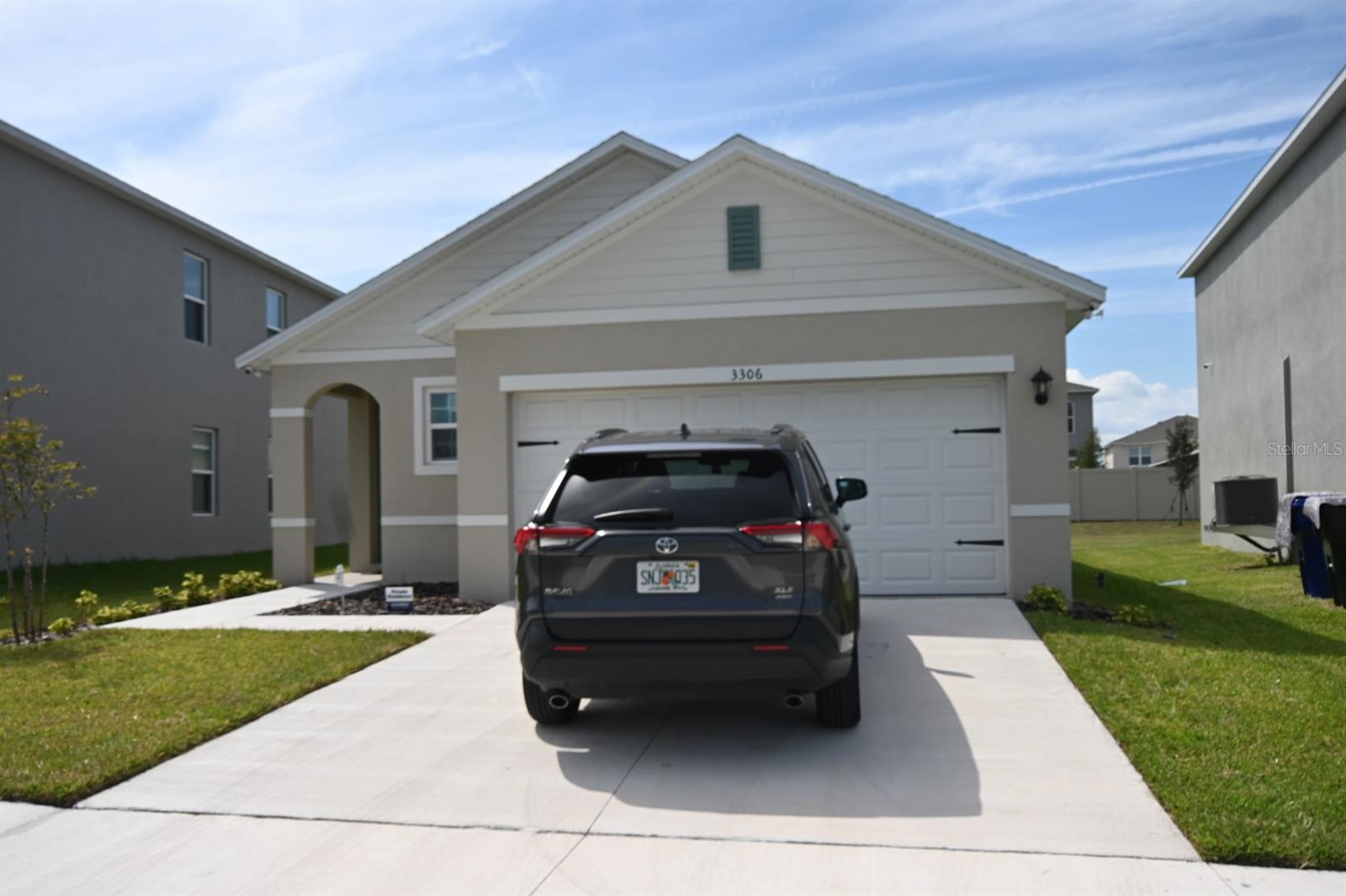 Listing photo 1 for 3306 Briarwood Grove Dr