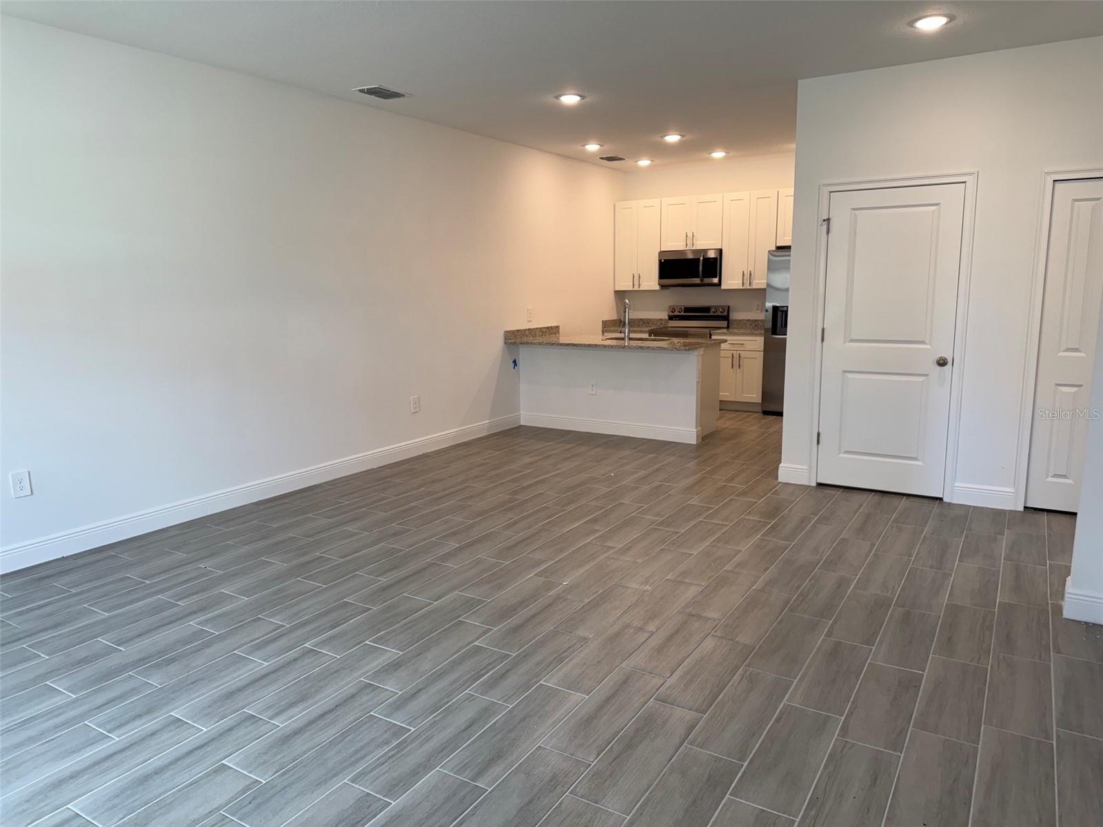 Listing photo 2 for 1616 Cumin Dr