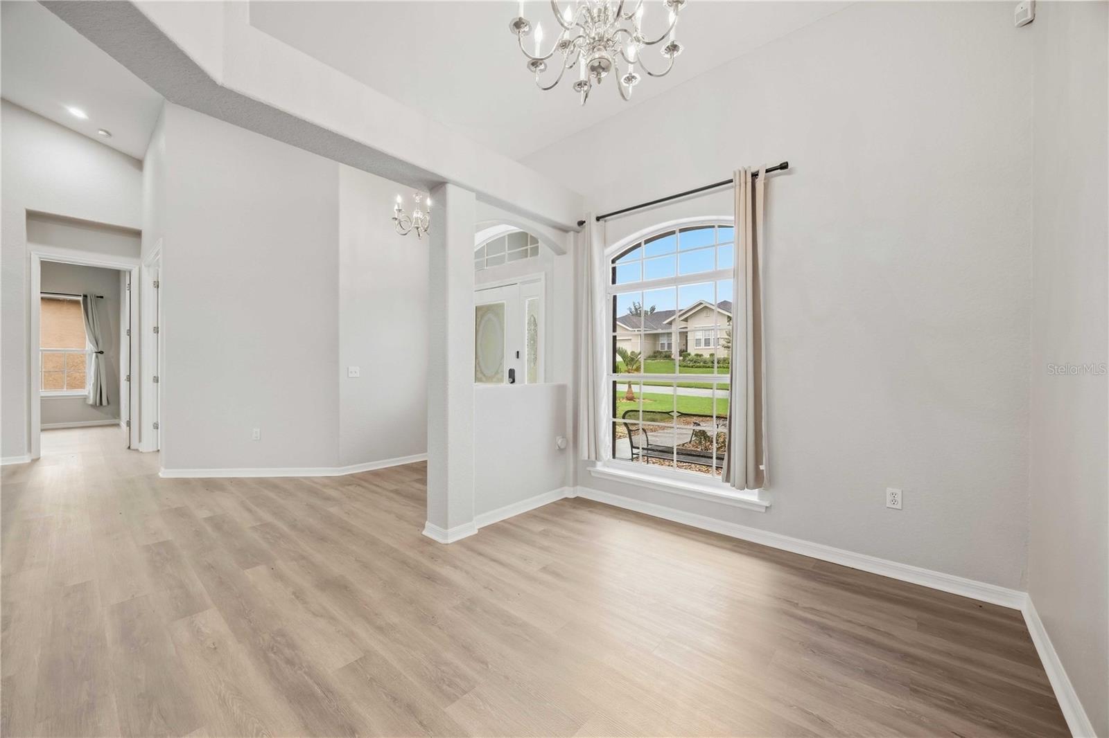Listing photo 3 for 2630 High Ridge Dr