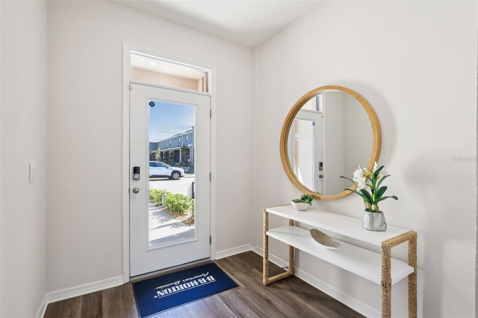 Listing photo 2 for 1825 Wooden St