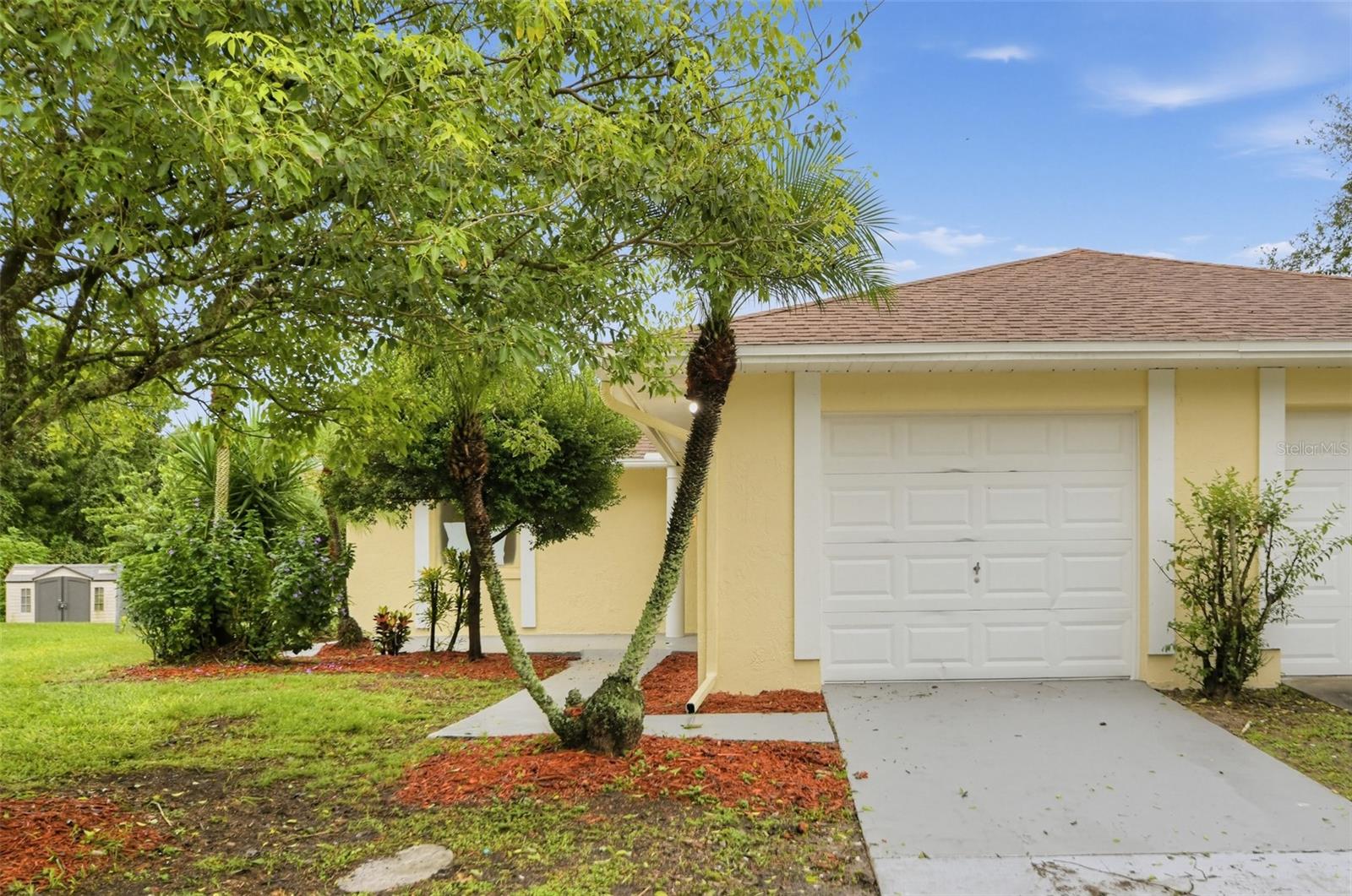Listing photo 1 for 583 Bablonica Dr
