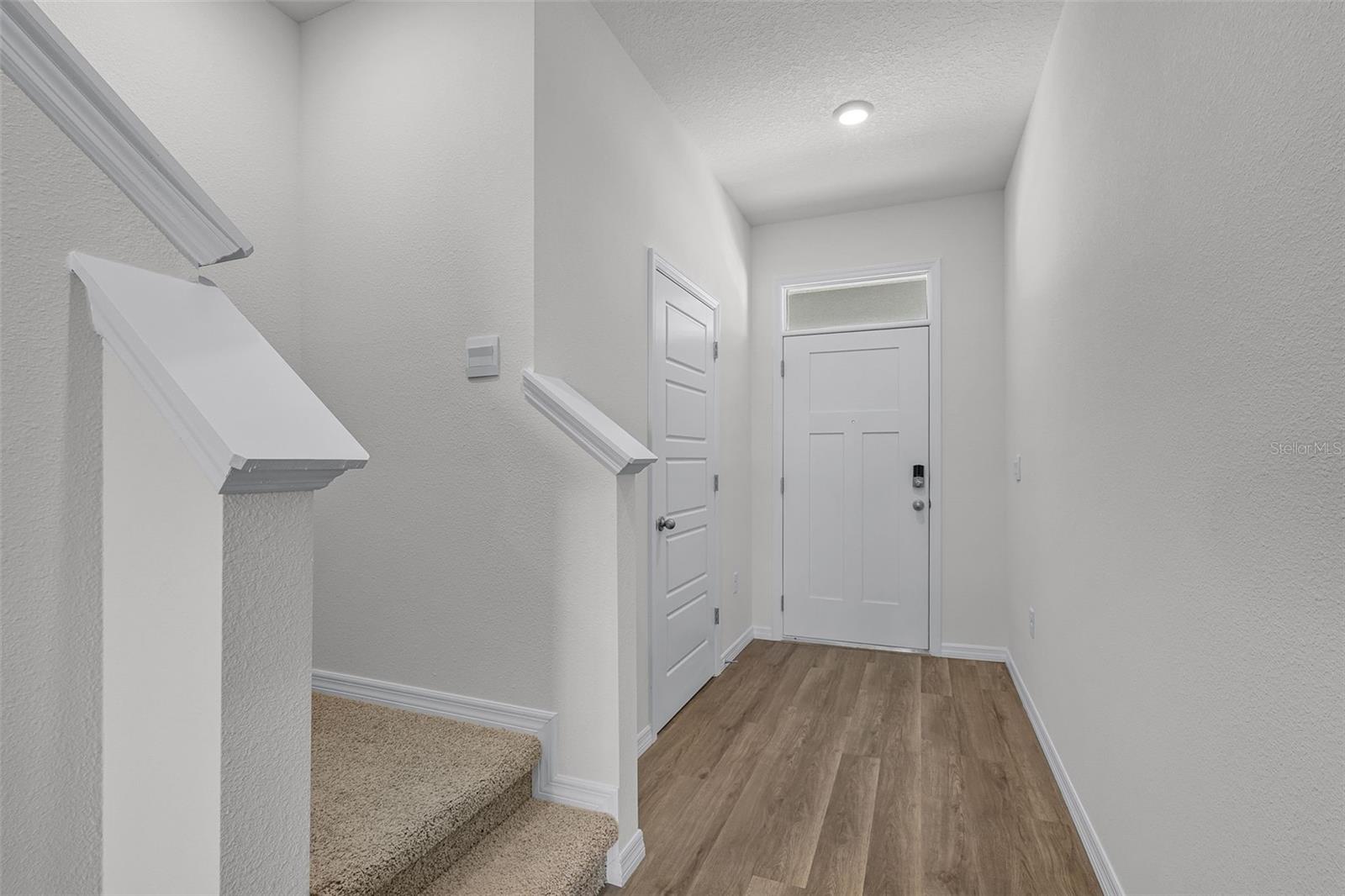 Listing photo 3 for 1849 Wooden St