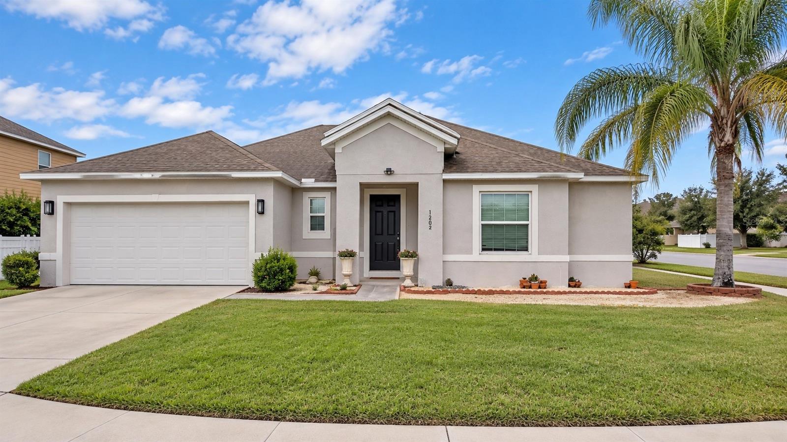 Listing photo 1 for 1202 Hillbridge Dr