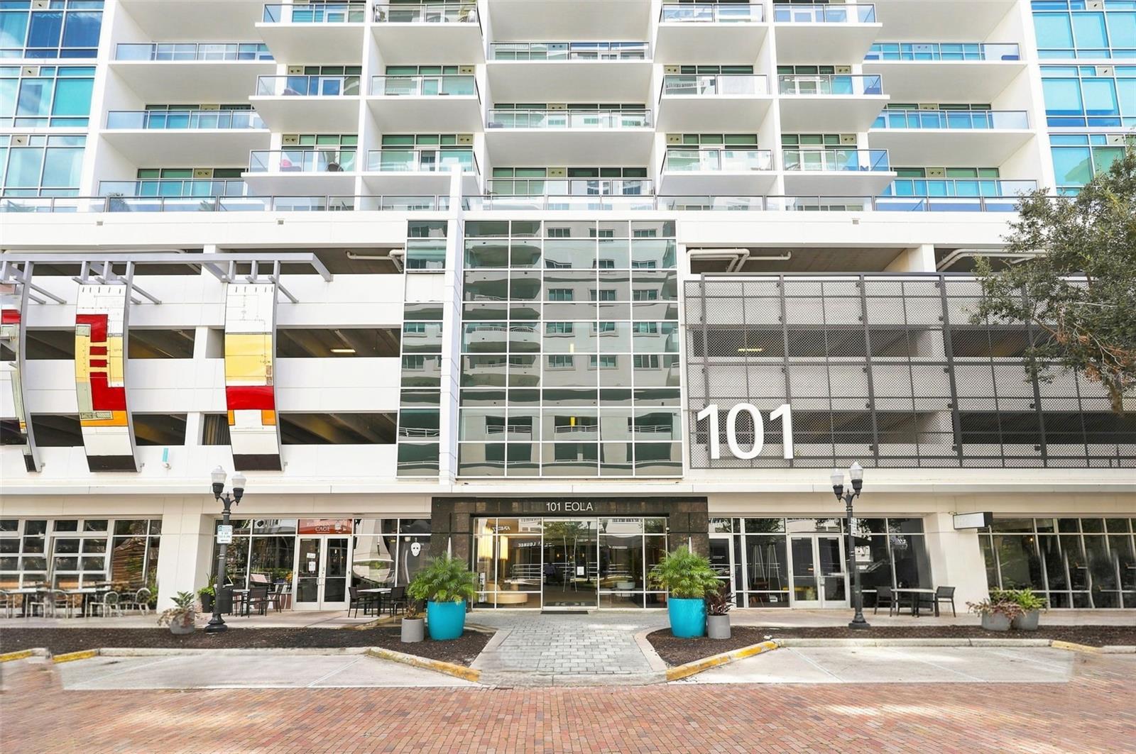 Listing photo 1 for 101 S Eola Dr #905