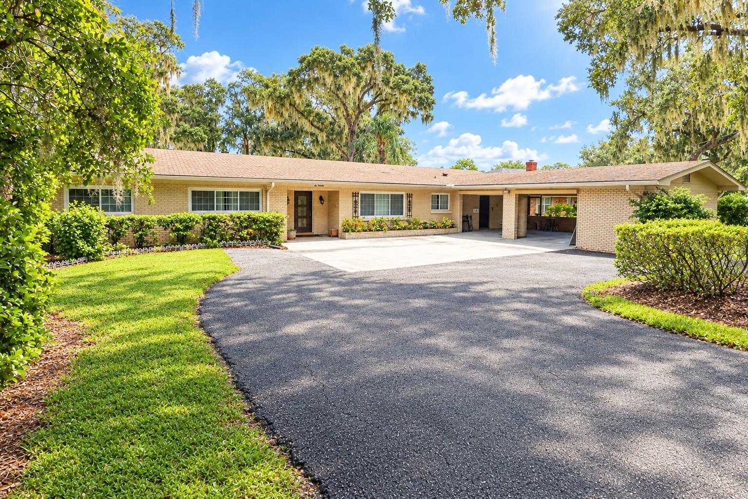 Listing photo 1 for 1020 W Lake Hamilton Dr