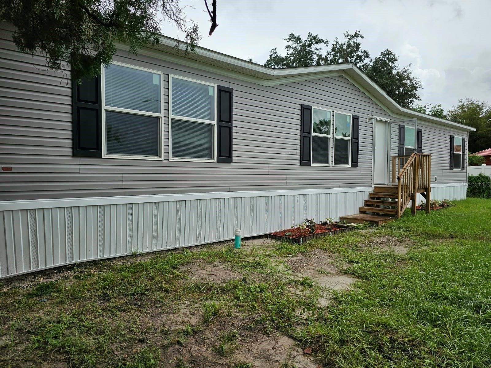 Listing photo 3 for 6931 Castillo Ct
