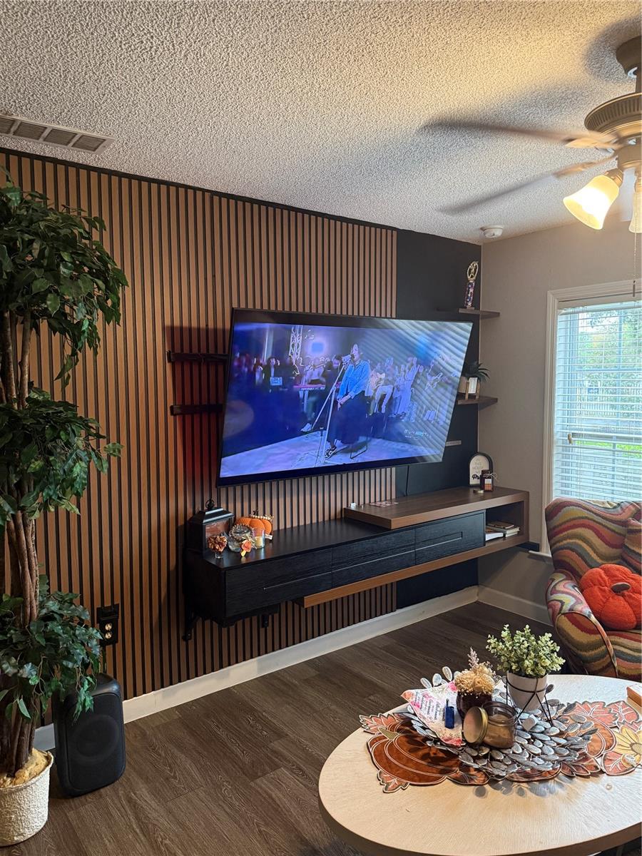Listing photo 3 for 2071 Dixie Belle Dr #2071m