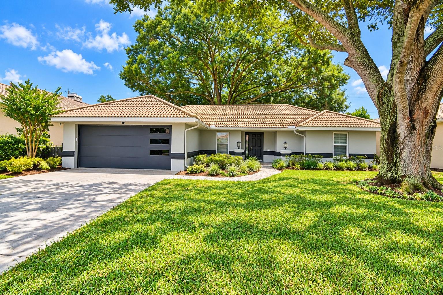 Listing photo 1 for 106 Harbor Way