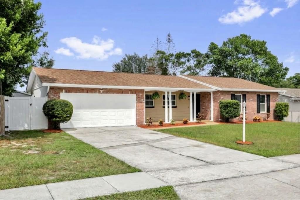 Listing photo 2 for 14 Apple Hill Holw